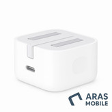 نمای نزدیک از اداپتور با توان 20 وات